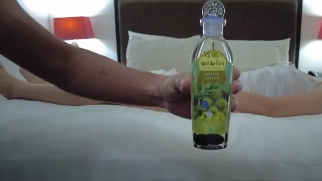 Pijat Pake Minyak Zaitun